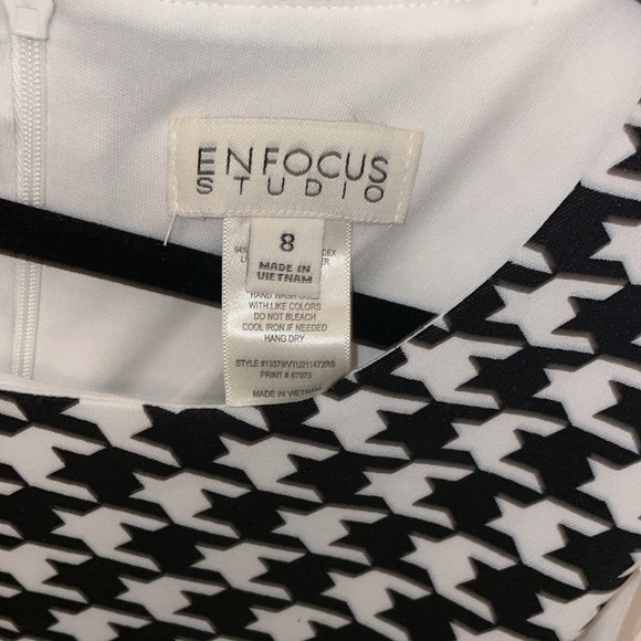 Dress - Picture 3 of 4